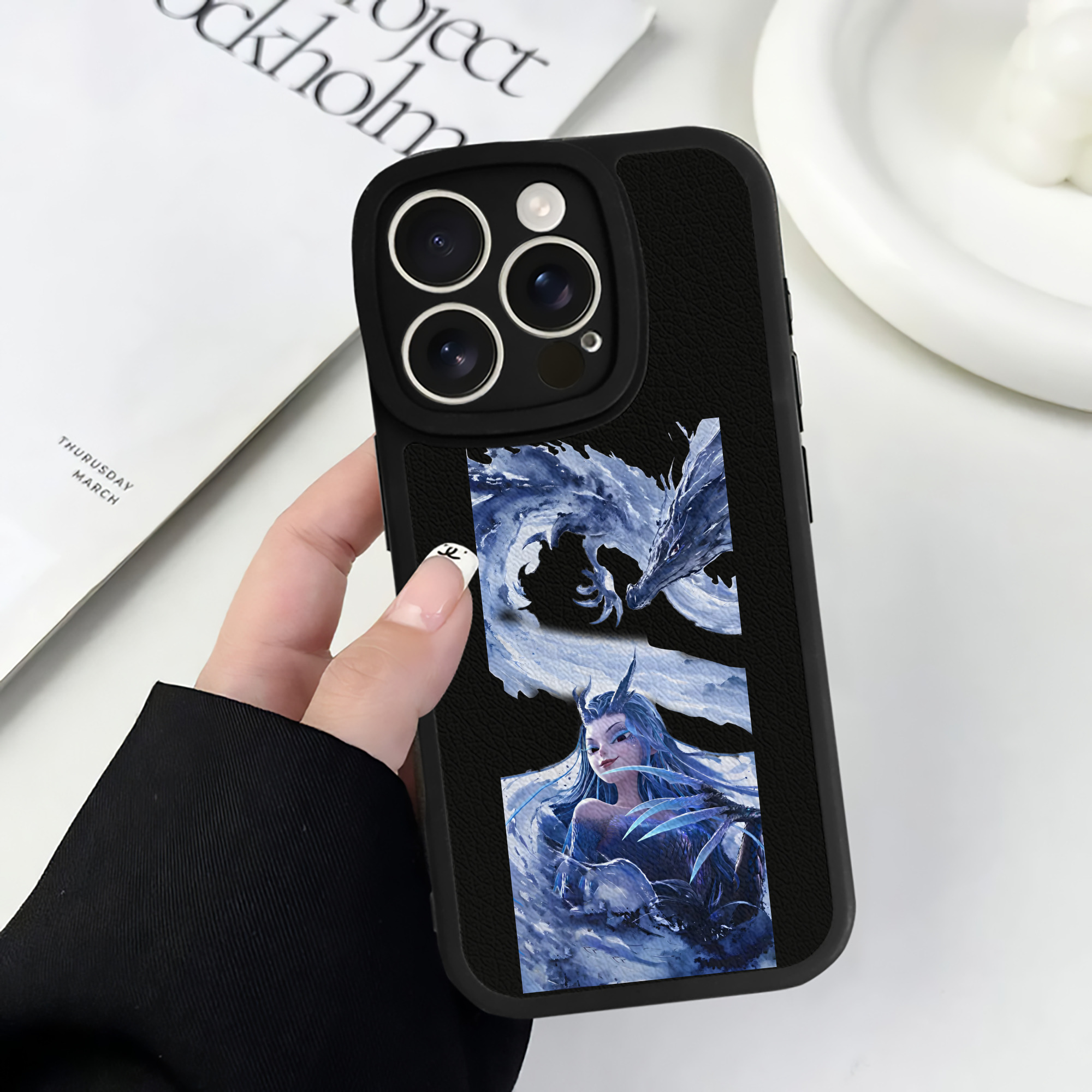 （画像用） Ne Zha 2 ナタ 魔童の大暴れ 【iPhone 16シリーズ対応】シリコンスマホケース（レザー調） 材質：シリコン